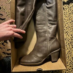 Yokono Brown Knee-High Leather Boots NWT